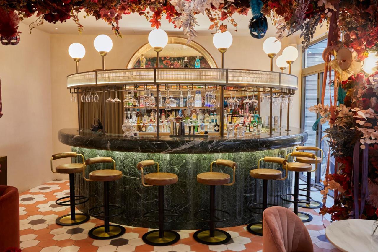 Hotel Gatsby Atenas Exterior foto The bar at the restaurant