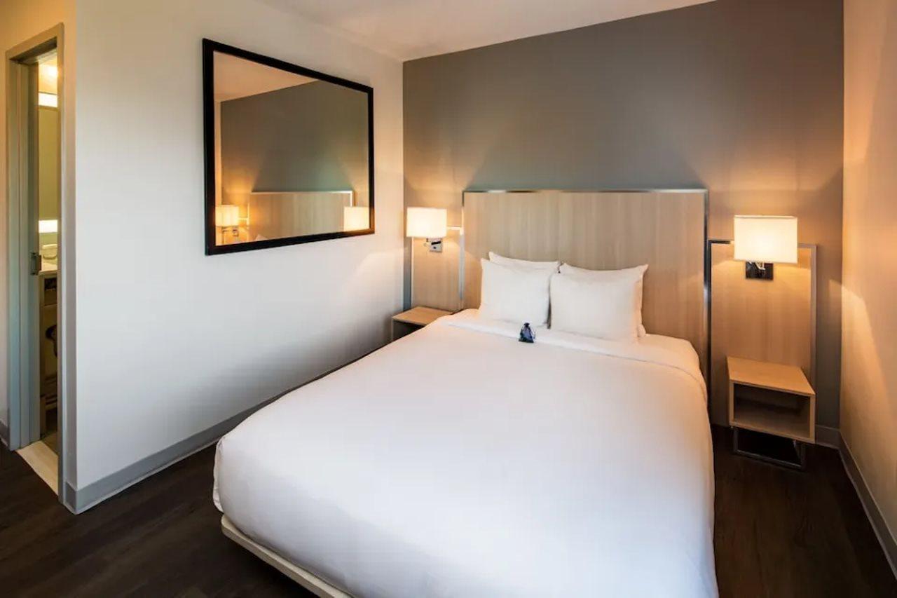 Hotel Gatsby Atenas Exterior foto A room at the hotel