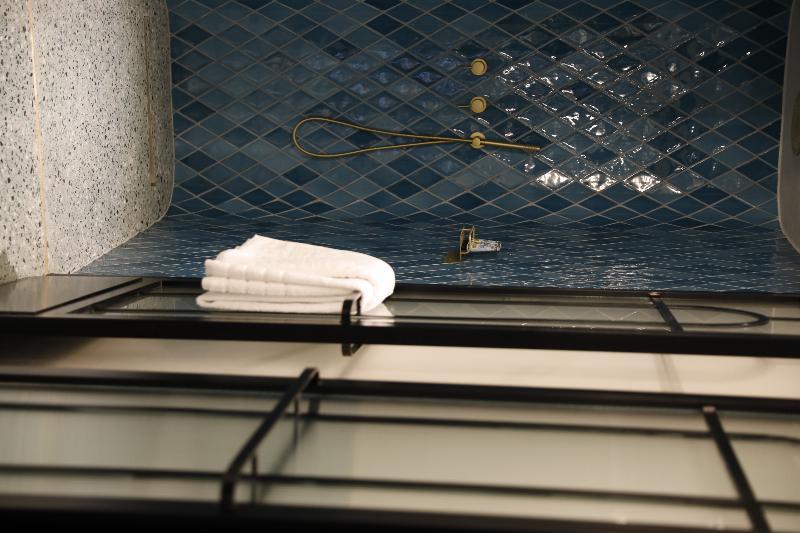 Hotel Gatsby Atenas Exterior foto A shower in a hotel