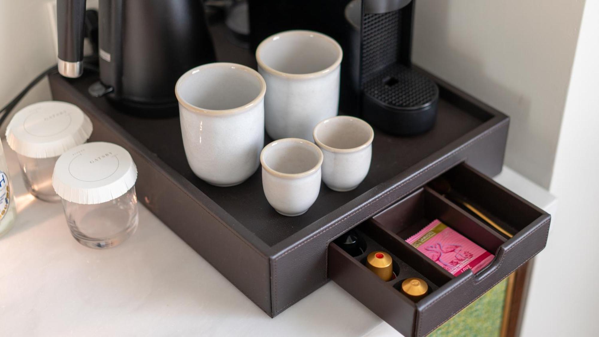 Hotel Gatsby Atenas Exterior foto A Nespresso machine in a hotel room